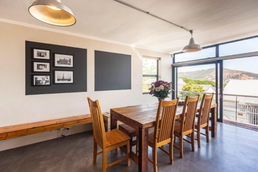 3 Bedroom Property for Sale in Vredehoek Western Cape